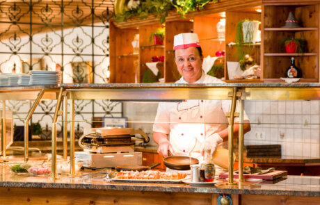 Hotel Edelweiss – Frühstücksköchin